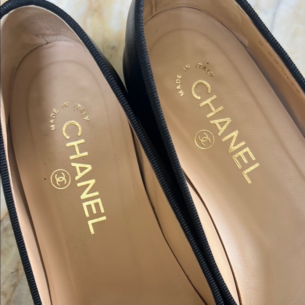 CHANEL Black Leather & Patent Cap-Toe Ballet Flats - Picture 2 of 11